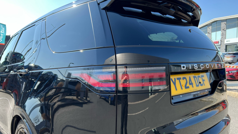 Land Rover Discovery 3.0 D300 Dynamic HSE 5dr Auto Diesel Station Wagon